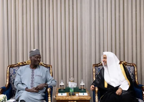 Le Secrétaire général, Président de l’Organisation des savants musulmans, cheikh Mohammed Alissa, a reçu le Ministre de l’Enseignement supérieur, de la Recherche scientifique et de l’Innovation technologique de la République du Niger