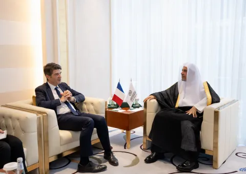 Le Secrétaire général, Président de l’Organisation des savants Mohammed Al-Issa a reçu à Riyad, l’Ambassadeur de la République française auprès du Royaume d’Arabie saoudite, M. Patrick Maisonnave.