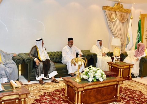 Le SG rencontrant à la Mecque les membres de la Haute Commission du Conseil de Jurisprudence Irakien