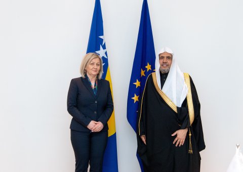 La Première ministre de Bosnie-Herzégovine, Mme Borjana Kristo, a reçu au siège du Gouvernement à Sarajevo, le Secrétaire général, président de l'Organisation des savants musulmans, cheikh  Mohammed Al-Issa.