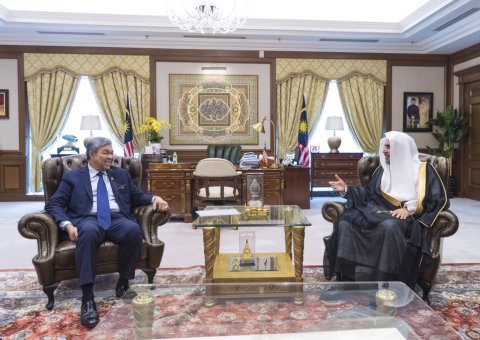 Le SG rencontrant M. Ahmad Zahid Hamidi, Vice-Premier Ministre et Ministre de l’intérieur malaisien, lors de sa visite actuelle en Malaisie.