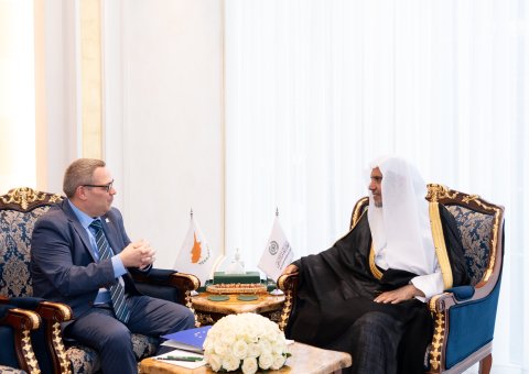 جناب دبیرکل، آقای دکتر شیخ محمد العيسى  در دفتر خود در ریاض با جناب آقای مایکل الیکسیوس فیدونیس، سفیر جمهوری قبرس در مملکت عربستان سعودی دیدار نمود