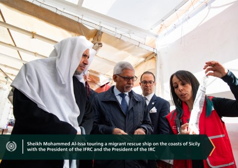 His Excellency Sheikh Dr. Mohammed Al-Issa, Secretary-General of the Muslim World League (MWL), met with the president of the International Federation of the Red Cross and Red Crescent Societies, in the presence of the President of the Italian Red Cross