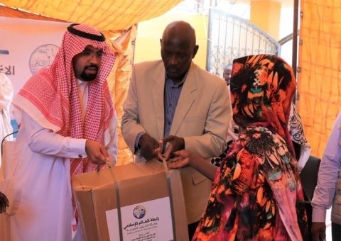 رابطہ عالم اسلامی کا سوڈان میں حالیہ سیلاب سے متاثرہ افراد کے امداد کے لئے امدادی مہم جاری ہے