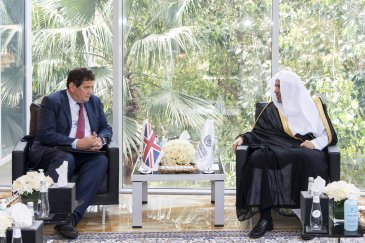 His Excellency Sheikh Dr. Mohammad Al-Issa Meets His Excellency the U.K Ambassador to the Kingdom of Saudi Arabia