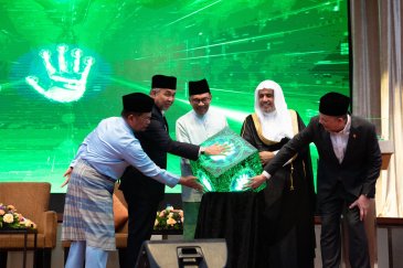 The Malaysian Prime Minister announces that this conference will serve as the Founding Conference for Fraternity and Cooperation among Religious Leaders