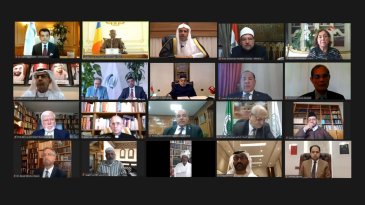 في مؤتمر منظمة ⁧‫الأيسسكو‬⁩:  ‏معالي الشيخ د. ⁧‫محمد العيسى‬⁩ وفخامة ⁧‫الرئيس التشادي‬⁩ متحدثين رئيسين في جلسة الافتتاح
