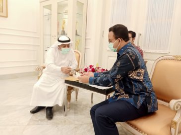 ‏⁧‫رابطة العالم الإسلامي‬⁩ تقدم الدفعة الأولى لحكومة ⁧‫إندونيسيا‬⁩، لشراء أجهزة طبية ووقائية، للتخفيف من جائحة ⁧‫كورونا‬⁩ (⁧‫كوفيد 19‬⁩).