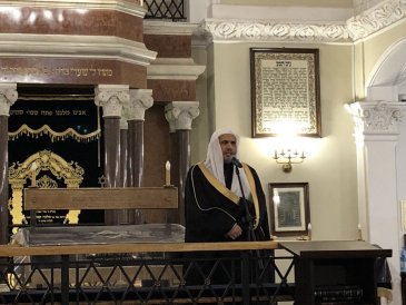 HE Dr. Mohammad Alissa addresses Kabbalat Shabbat service at Nożyk Synagogue