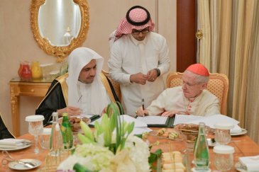 Le SG, D. Al-Issa a présenté ses condoléances au Pape de l’église catholique pour le décès du Cardinal Jean-Louis Tauran