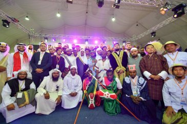  د. محمد بن عبد الكريم العيسى يزور مهرجان الثقافات والشعوب