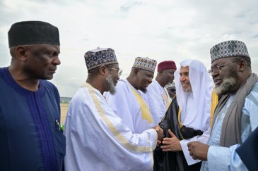 وصل معالي الأمين العام، رئيس هيئة علماء المسلمين، فضيلةُ الشيخ د.⁧‫محمد العيسى‬⁩‬⁩ إلى العاصمة النيجيرية "أبوجا"، لعدد من الفعاليات