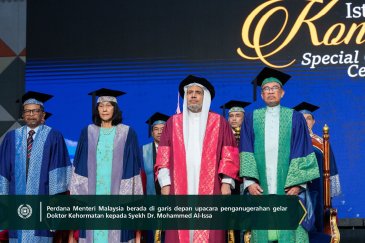 menganugerahkan gelar Doktor Kehormatan dalam Ilmu Politik kepada Yang Mulia Sekretaris Jenderal LMD, Ketua Asosiasi Ulama Muslim, Syekh Dr. Mohammed Alissa