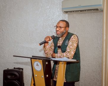 مبارزه با نابینایی در آفریقا  سازمان همبستگی جهان اسلام در کشور نیجریه، برنامه‌ای آموزشی برای پرستاران چشم و کارکنان حوزه سلامت اجرا می‌کند که بر تقویت مهارت‌ها و افزایش کارایی در ارائه خدمات پایه درمانی تمرکز دارد