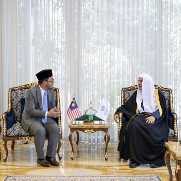 سیکرٹری جنرل، عزت مآب شیخ ڈاکٹر محمد العیسی نے آج دوپہر ملائیشیا کے وزیر برائے مذہبی امور ڈاکٹر ذو الکفل بن حسن کا استقبال کیا؛ سعودی عرب میں ملائیشیا کے سفیر بھی ہمراہ تھے