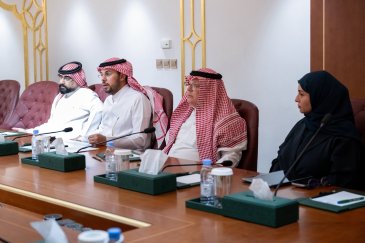 اجتمع مساعدُ الأمين العام للاتصال المؤسسي، الأستاذ عبدالوهاب الشهري، في مقرّ ⁧‫رابطة العالم الإسلامي‬⁩ بالرياض، مع ممثِّل المفوضية السامية للأمم المتحدة لشؤون اللاجئين لدى دُوَل مجلس التعاون الخليجي، ومستشارِه للتمويل الإسلامي، الدكتور خالد خليفة
