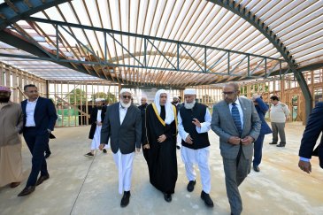 El Secretario general, el Sheij Dr. Mohammed Al-Issa inspeccionó la primera fase de la construcción del Centro islámico de Auckland. Con esta ocasión, participó en la plantación del «Olivo de la Paz»