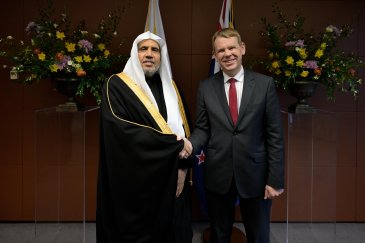 La capitale néo-zélandaise Wellington, le Secrétaire général, cheikh Mohammed Alissa a rencontré l’ancien Premier ministre de Nouvelle-Zélande, président du Parti travailliste et chef de l’opposition au Parlement néo-zélandais, M. Chris Hipkins