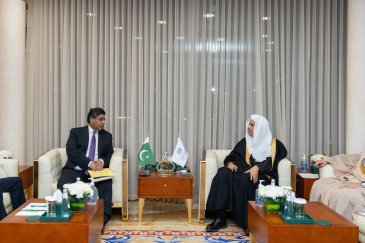 A Riyad, cheikh Mohammed Al-Issa, Secrétaire général de la LIM et président de l'Organisation des savants musulmans, a rencontré M. Gohar Ejaz
