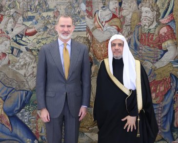 Raja Spanyol menjamu Syekh Dr. Mohammed Alissa sebagai tamu kehormatan pada dialog legislatif yang dipimpin oleh Yang Mulia.