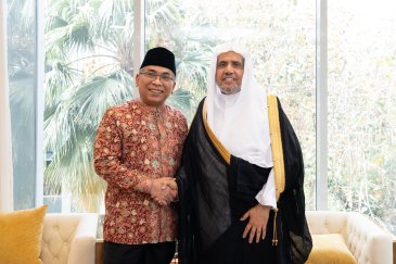 Secretary-General of the Muslim World League and Chairman of the Organization of Muslim Scholars, met with His Eminence Sheikh Yahya Cholil Staquf, Chairman of Indonesia’s Nahdlatul Ulama.