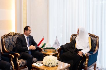 ‏التقى معالي الأمين العام، الشيخ د.⁧‫محمد العيسى‬⁩، معاليَ السفير فوق العادة، والمفوّض لجمهورية طاجيكستان لدى المملكة العربية السعودية، السيد أكرم كريمي