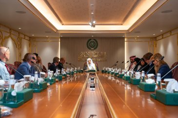 Yang Mulia Sekretaris Jenderal LMD, Syekh Dr.Mohammed Alissa  , bertemu dengan delegasi tingkat tinggi dari Belanda, di kantornya di Riyadh