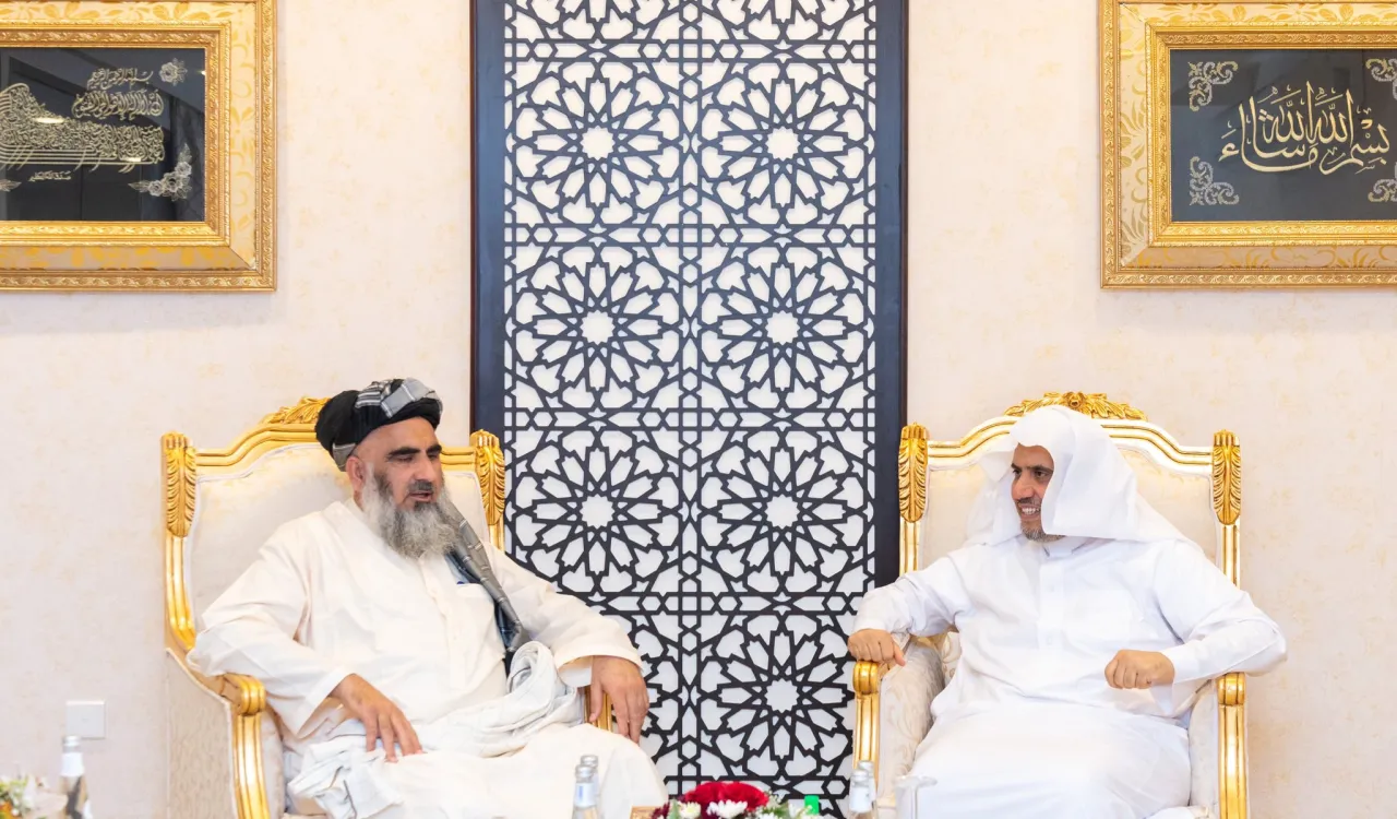 شیخ ڈاکٹر محمد العیسی نے منى ميں رابطہ عالم اسلامی کے دفتر میں،وزیر مذہبی امور پاکستان جناب مفتی عبد الشکور کا استقبال کیا