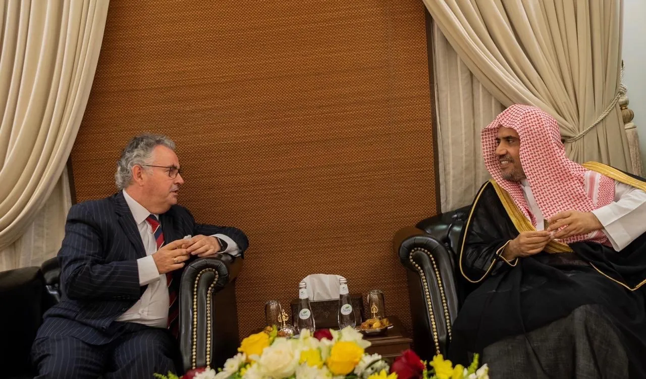 ‏التقى معالي الشيخ د.⁧‫محمد العيسى‬⁩ بمدير جامعة ويلز البروفيسور ميدوين هيوز والوفد المرافق له