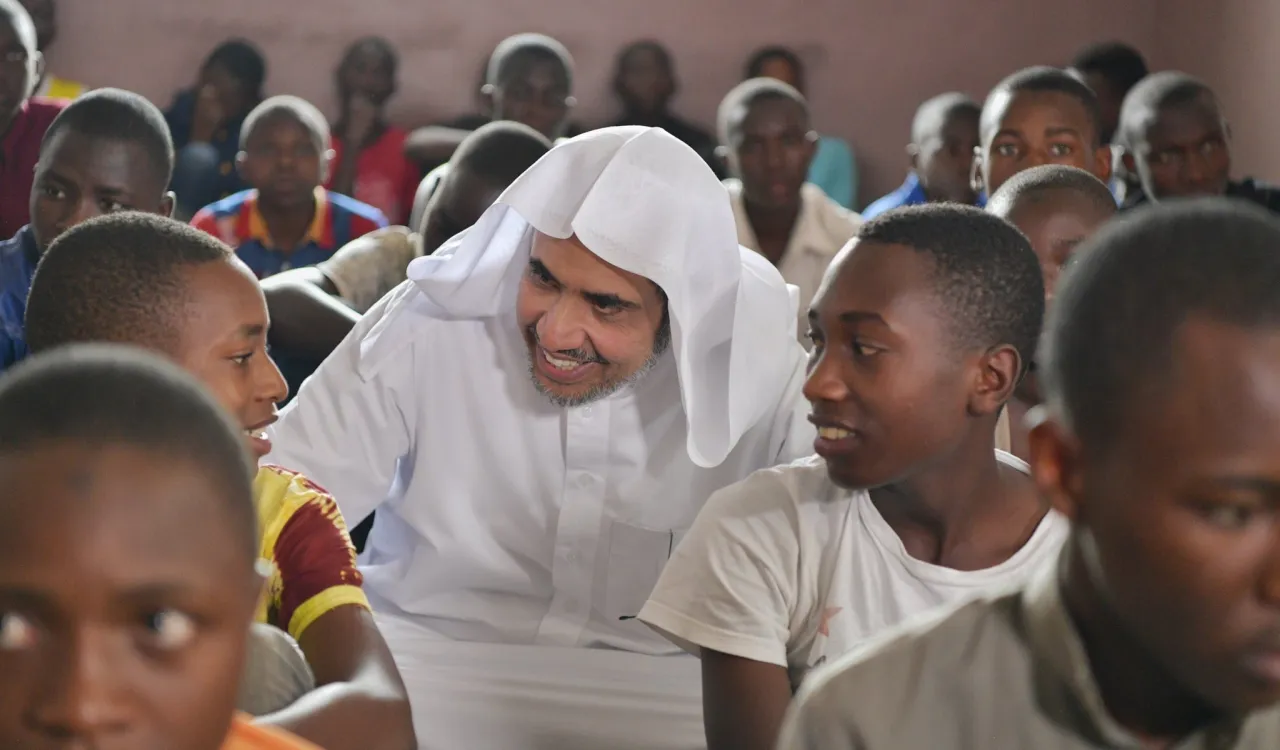 معالي الأمين العام الشيخ د.محمد العيسى⁩ متفقداً داراً للأيتام بجمهورية ⁧بوروندي⁩ ضمن جولته الأفريقية :