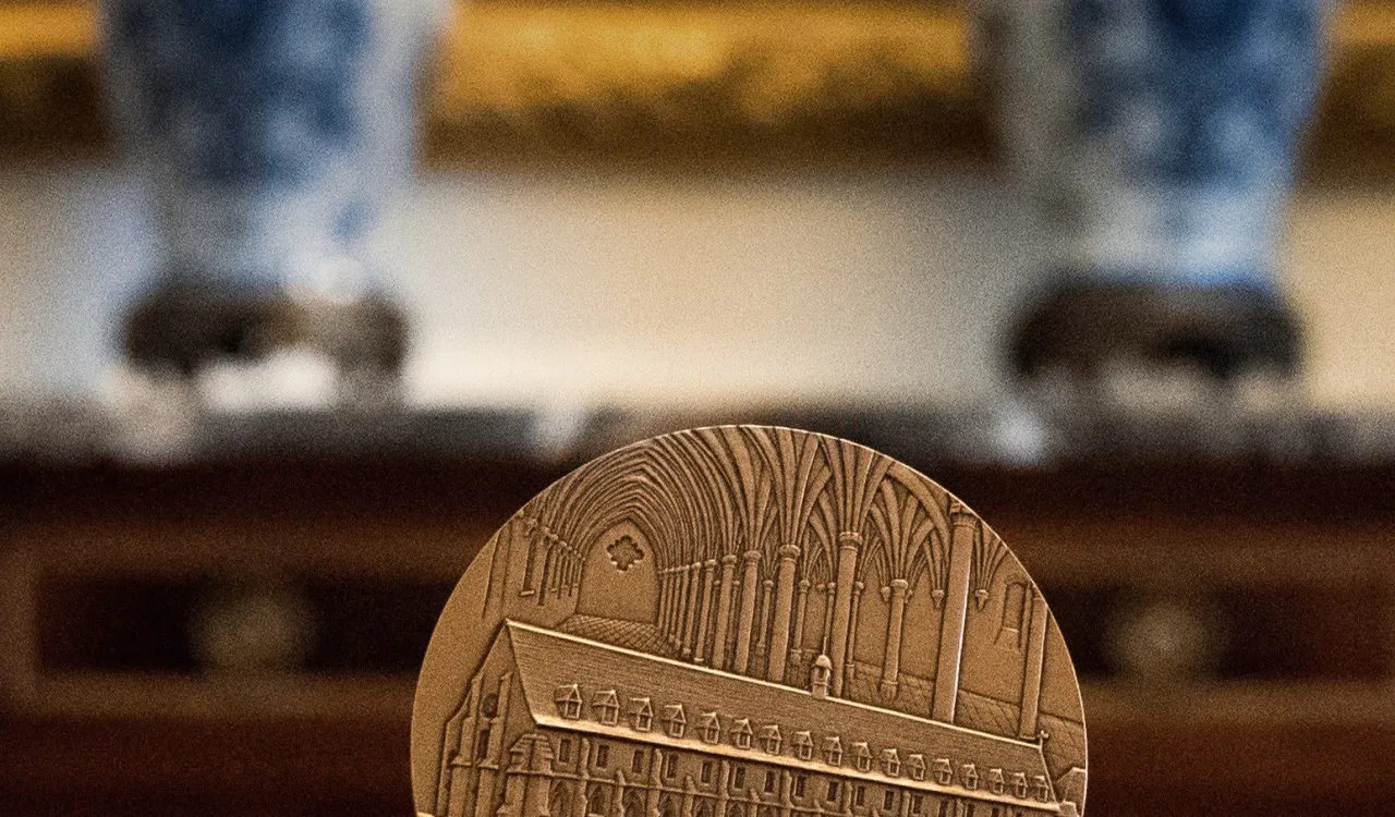 Mohammad Alissa a reçu la médaille du Collège des Bernardins lors de sa visite à Paris