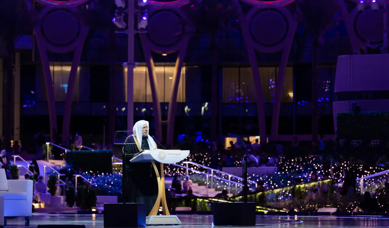 Mohammad Alissa en tant que conférencier principal lors de la cérémonie d'ouverture du Forum mondial pour la promotion de la paix qui s'est tenu à l'Expo 2020 Dubaï