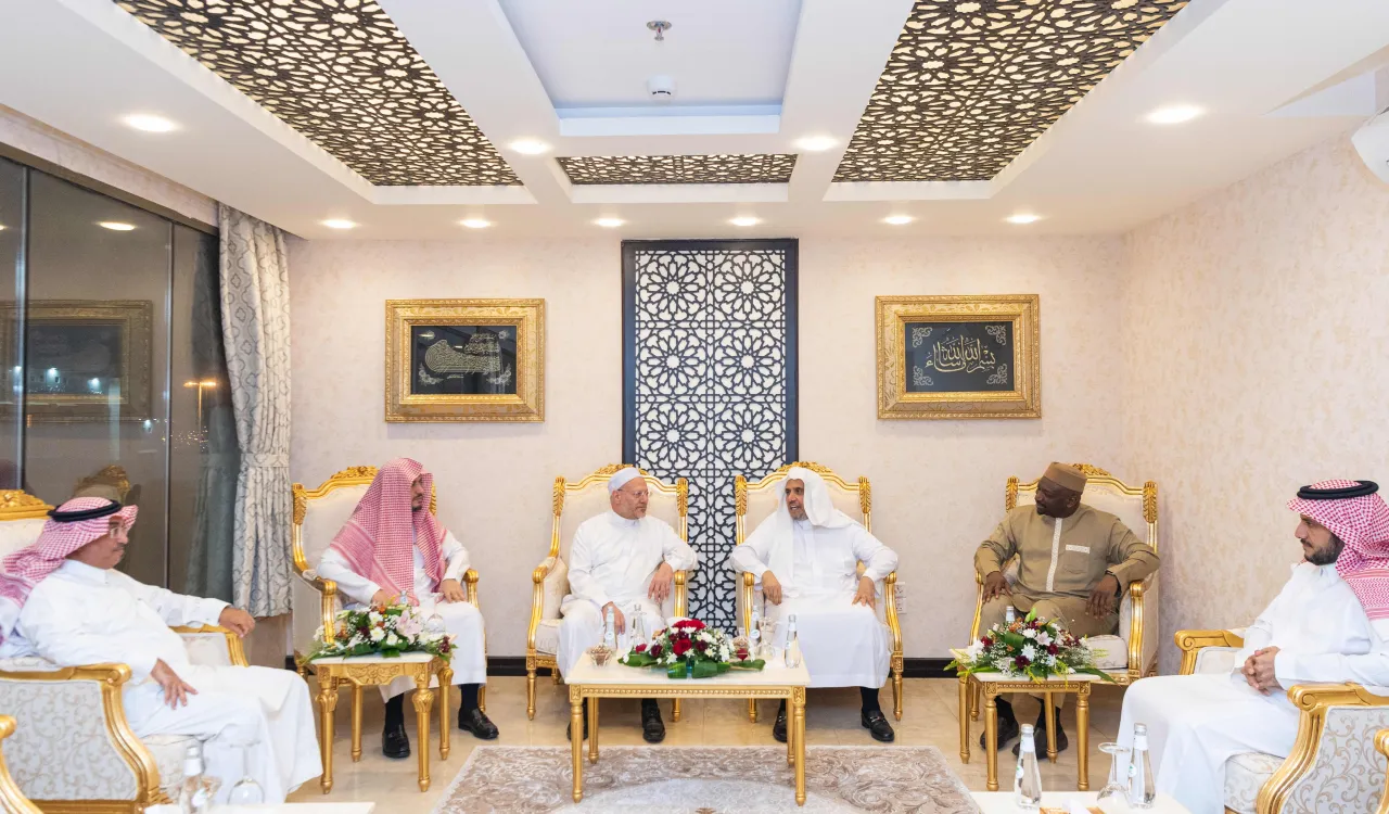 استقبل معالي الشيخ د. محمد العيسى‬⁩ مساء يوم “الحج الأكبر” في مقر إقامته بمنى سماحة مفتي الديار المصرية، ومعالي الأمين العام لهيئة كبار العلماء بالمملكة، ومعالي أمين عام مجمع الفقه الإسلامي الدولي