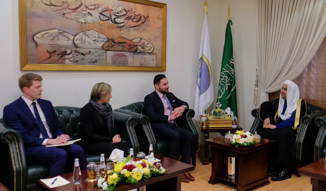 استقبل معالي الشيخ د.⁧‫محمد العيسى‬⁩ اليوم سعادة سفير ⁧‫نيوزيلندا‬⁩ لدى المملكة العربية ⁧‫السعودية‬⁩ السيد جيمس مونرو