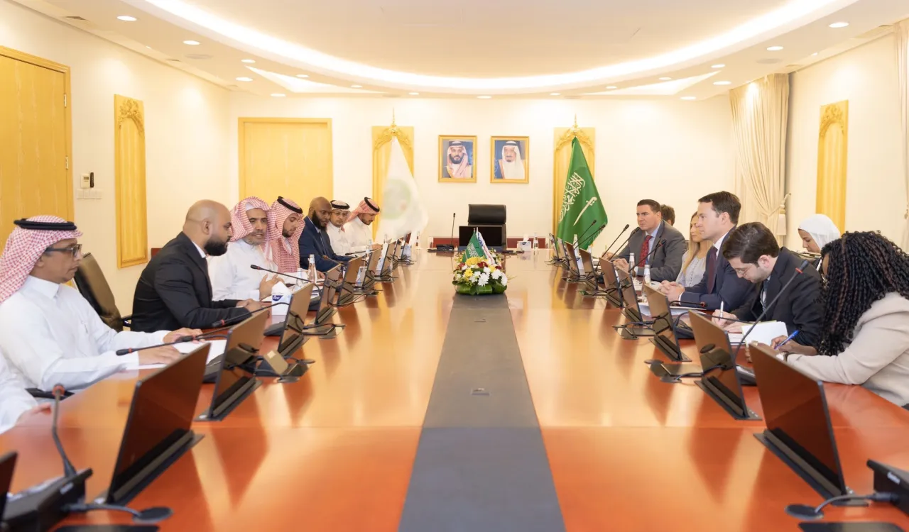 مدير مجلس الأمن القومي لمكافحة الإرهاب بالولايات المتحدة الأمريكية السيد جوي فرانسيسكو يلتقي مساء أمس في ⁧الرياض⁩ معالي الشيخ د. ⁧محمد العيسى⁩