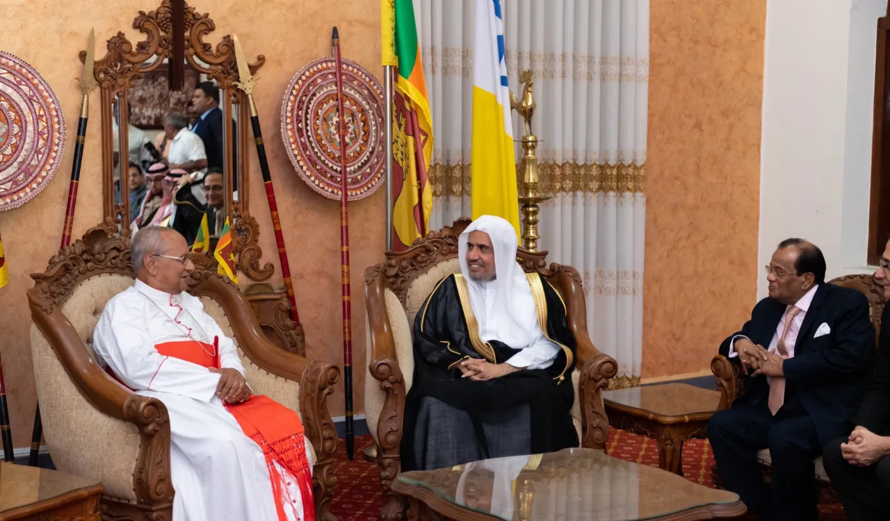 معالي أمين عام ⁧رابطة العالم الإسلامي⁩ الشيخ د. محمد العيسى⁩ يلتقي في ⁧سريلانكا⁩ نيافة الكاردينال رنجيت رئيس أساقفة ⁧كولومبو