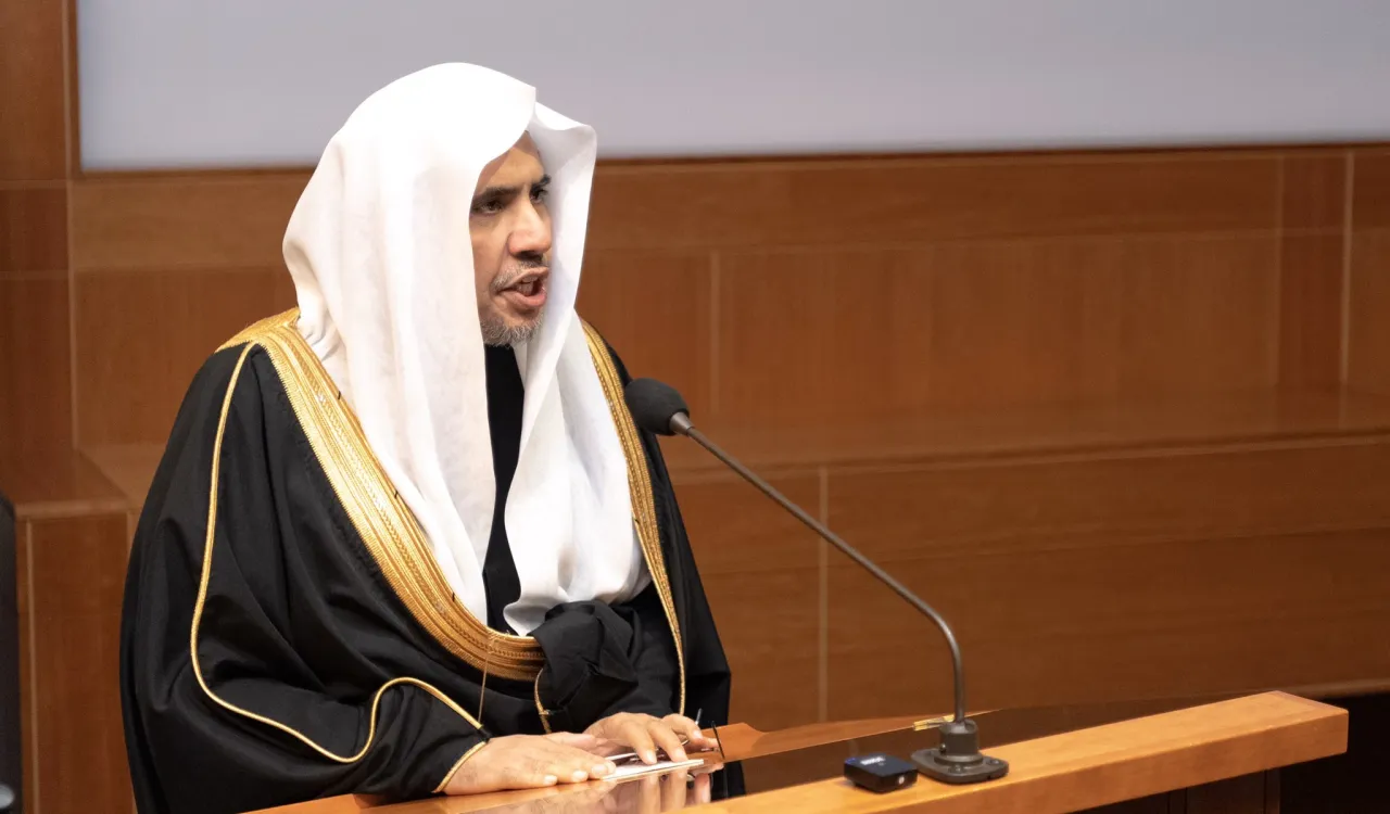 L’administration de l’université de Utah reçoit le D.Mohammad Alissa pour une conférence, lui remet l’emblème de l’Université et organise un repas à cet occasion.