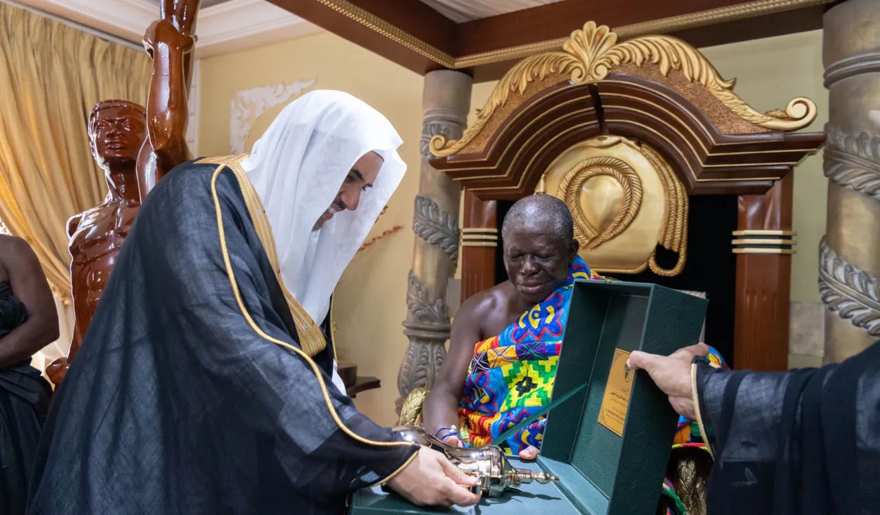 معالي الشيخ د.محمد العيسى⁩ يزور مقاطعة كوماسي في ⁧غانا⁩، ويلتقي ملك شعب الأشانتي الذي أشاد باسمه واسم الملايين من أتباعه بالحضور الفاعل لـ رابطة العالم الإسلامي⁩ في عموم القارة الأفريقية .