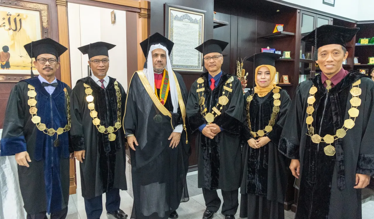 عزت مآب شیخ ڈاکٹر محمد العیسی کو اعزازی ڈاکٹریٹ ڈگری سے نوازا