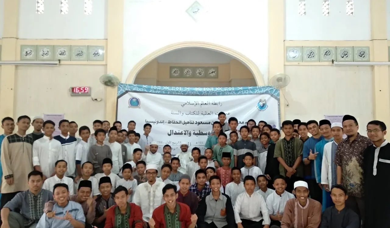 Through its World Organization for the Book & Sunnah, MWL held a week of Wasatiya for Ibn Massoud Institute's employees