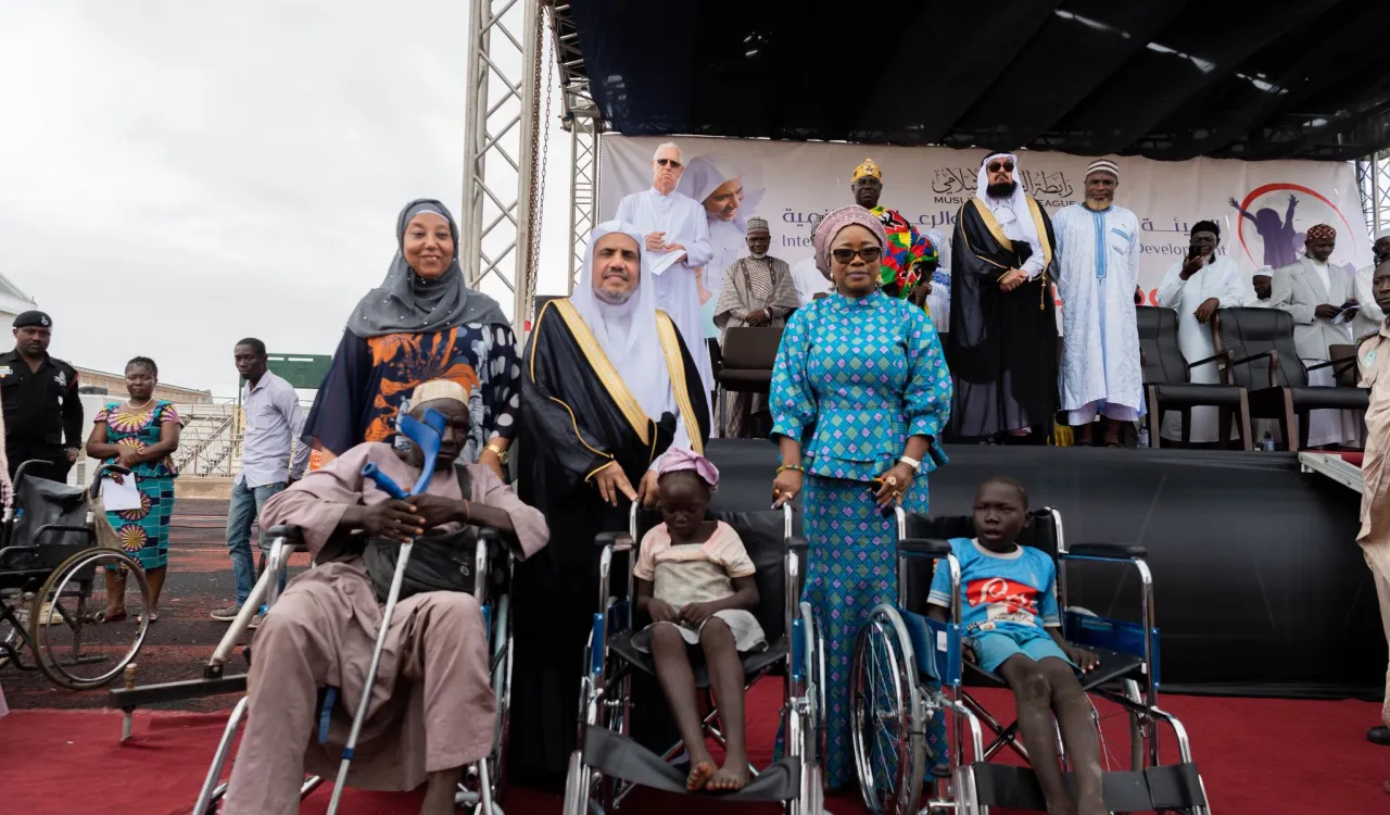 Dans le cadre de sa mission humanitaire à travers le continent africain, la LIM soutient les orphelins du Ghana en leur fournissant nourriture, abri et vêtements. Elle y mène également des projets éducatifs.