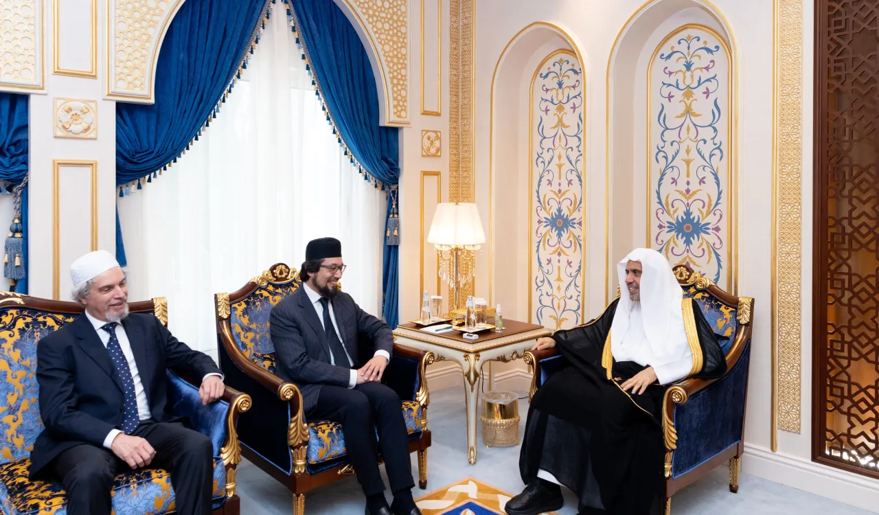 جناب دبيركل و رئيس انجمن علمای مسلمان آقای دکتر شيخ محمد العیسی، با جناب شیخ یحیی بلفچینی، رهبر سازمان ایتالیایی کوریز