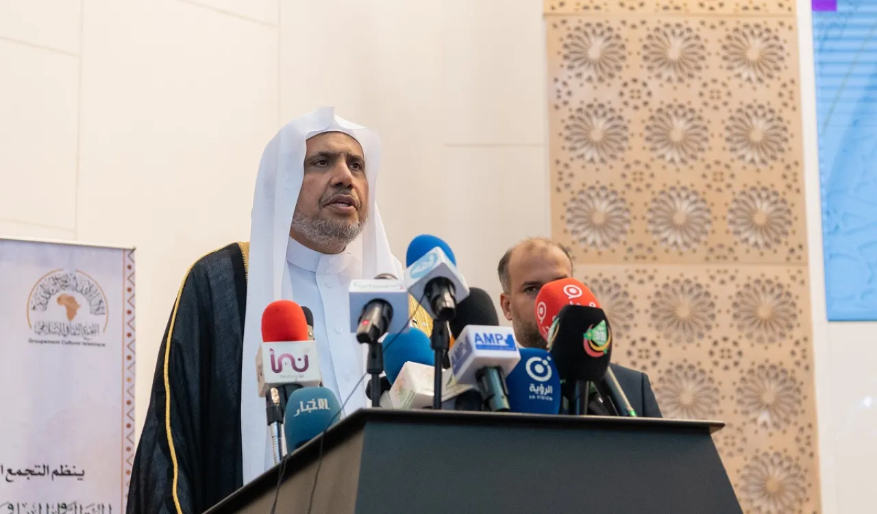 نواکشوط میں سیرت النبی کانفرنس سے سیکرٹری جنرل اور چیئرمین مسلم علماء کونسل عزت مآب شیخ ڈاکٹر ‫محمد العیسی‬ خطاب کرتے ہوئے: