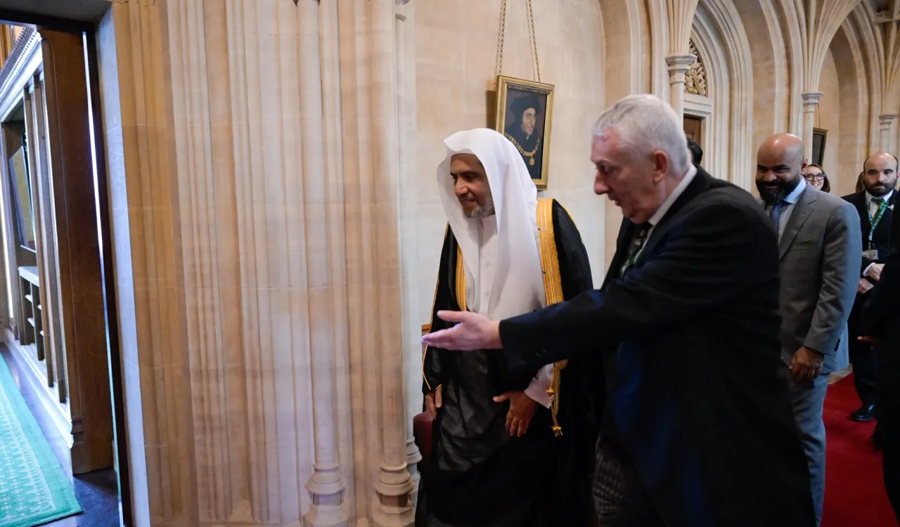 El Secretario General y Presidente de la Comisión de Ulemas, el Sheij Mohammed Al-Issa, se reunió con el Presidente de la Cámara de los comunes, Sir Lindsay Hoyle, en su despacho en Westminster, Londres.