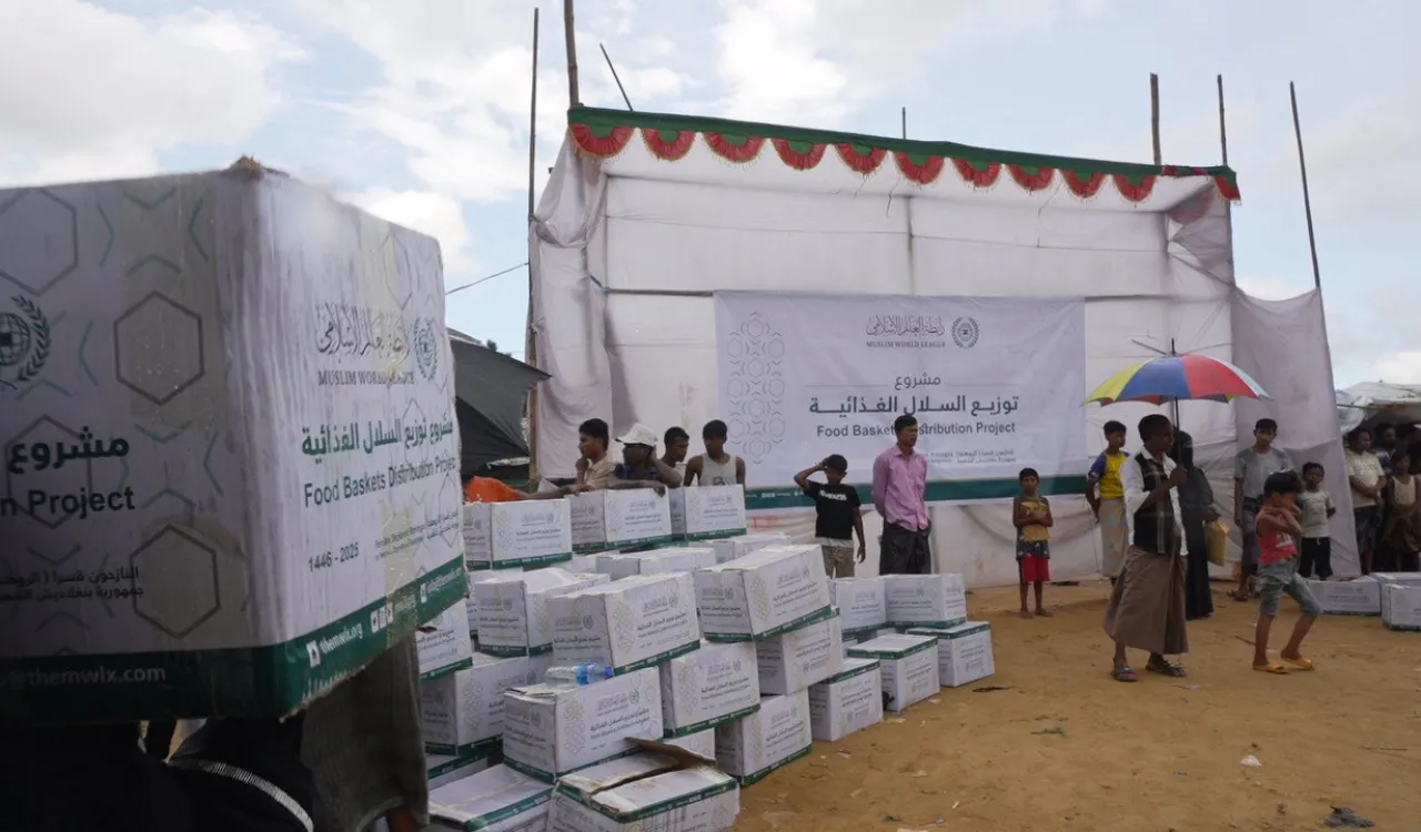  La Ligue islamique mondiale a achevé la distribution de paniers alimentaires aux déplacés forcés Rohingyas, couvrant ainsi les besoins alimentaires de base à des milliers de bénéficiaires