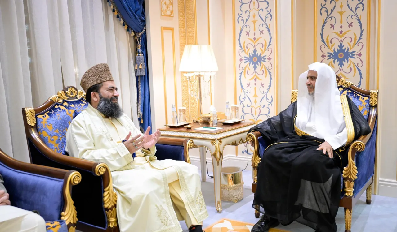 استقبل معالي الأمين العام، رئيس هيئة علماء المسلمين، فضيلة الشيخ د.⁧‫محمد العيسى‬⁩ ‬⁩، فضيلةَ الإمام الأكبر لجامع لاهور الكبير، رئيس منظمة أئمّة ومجلس علماء باكستان، رئيس لجنة رؤية الهلال المركزية بجمهورية باكستان الإسلامية، الشيخ عبدالخبير آزاد