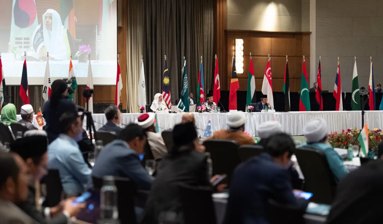 سخنان جناب دبیر کل، آقای دکتر شیخ محمد العیسی ، در کنفرانس مطبوعاتی رسانه های آسیایی پس از افتتاح «شورای علمای آسیان»