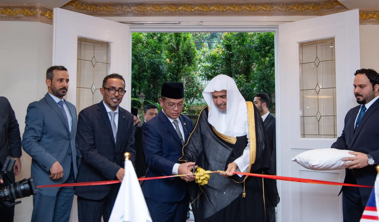 En compagnie du Ministre des Affaires religieuses au Cabinet du Premier ministre de Malaisie, cheikh Mohammed Al-Issa