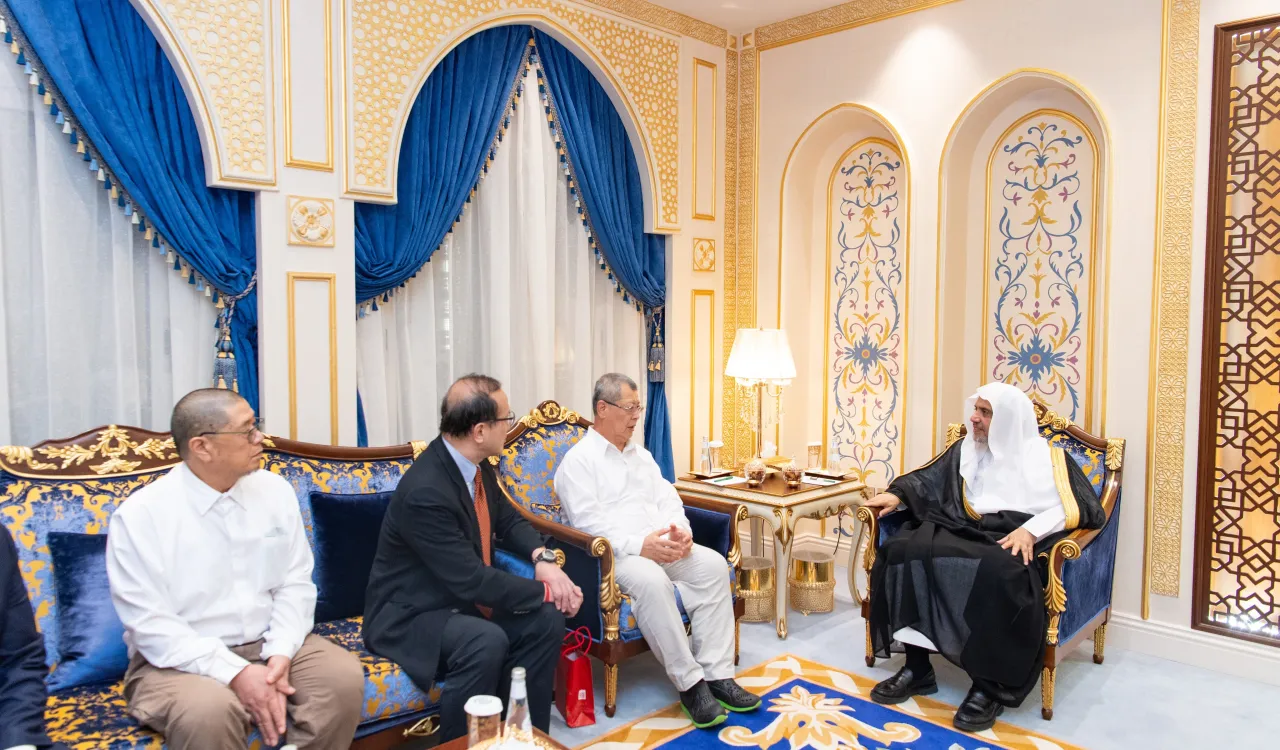 استقبل معالي الأمين العام رئيسُ هيئة علماء المسلمين الشيخ د.⁧‫محمد العيسى‬⁩، في مكتبه بمكة المكرمة فضيلةَ رئيس الجمعية الإسلامية في تايبيه والوفد المرافق له