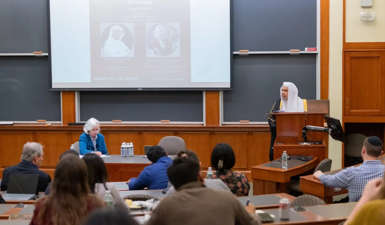 A l’invitation de la faculté de droit de la prestigieuse université de Harvard, et en présence de plusieurs membres du corps professoral, de décideurs politiques et d’étudiants :
